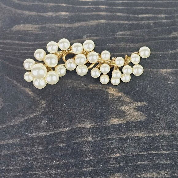 Marvella Jewelry - Vintage 80's Marvella Pedestal Cluster Pearl Goldtone Brooch